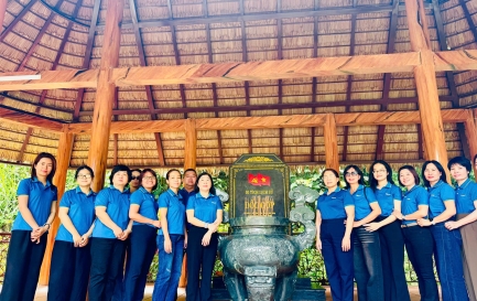 SKYPEC KHU VỰC MIỀN TRUNG TỔ CHỨC HOẠT ĐỘNG VỀ NGUỒN CHO CBCNV NỮ NHÂN DỊP 8/3